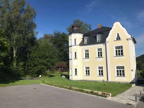 Hausansicht - 9 Zimmer Mehrfamilienhaus, Wohnhaus in Neukirchen bei Sulzbach-Rosenberg