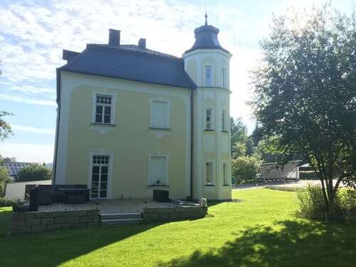 Gartenansicht - 9 Zimmer Mehrfamilienhaus, Wohnhaus zum Kaufen in Neukirchen bei Sulzbach-Rosenberg