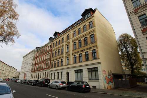 Außenansicht mit Nachbarschaftsbebauung - 