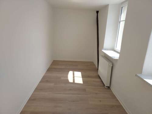 Zimmer - Mehrfamilienhaus, Wohnhaus mit 458,01 m² in Döbeln zum Kaufen