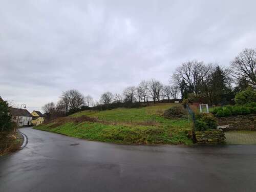 Straßenansicht - Grundstück in Kinderbeuern