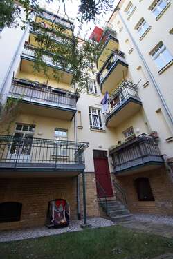 Rückansicht - Balkone - Wohlfühlwohnung am Auwald – 3 Zimmer mit cleverer Raumaufteilung