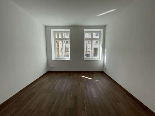 Wohnzimmer - mit 360° Rundgang! Sanierte 2 Zimmer mit Balkon + großer Küche am Brühl!