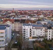 Ab sofort verfügbar: Gepflegter Außenstellplatz im gepflasterten Innenhof eines Wohnhauses - Leipzig