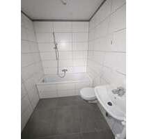 3-Zimmer-Wohnung mit Balkon und Lift - Halle (Saale) Bundesweit - Sachsen-Anhalt - Halle - Silberhöhe