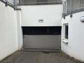 Tiefgarageneinfahrt - 3 Zimmer Erdgeschoßwohnung in Leipzig