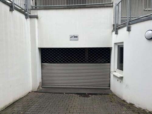 Tiefgarageneinfahrt - 3 Zimmer Erdgeschoßwohnung in Leipzig