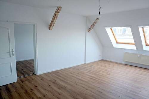 Wohnbereich - 2 Zimmer Dachgeschoßwohnung zum Kaufen in Leipzig