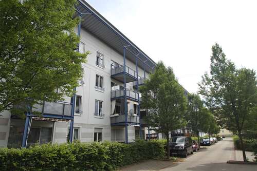 Hausansicht - Traumhafte Dachgeschosswohnung: 4 Zimmer - lichtdurchflutet und geräumig
