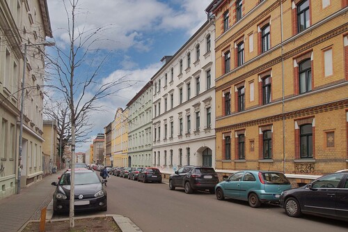 Außenansicht mit Nachbarschaftsbebauung - 