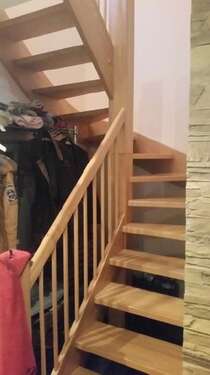 Innerer Treppenaufgang - Schicke Maisonette-Wohnung mit Balkon + Dachterrasse