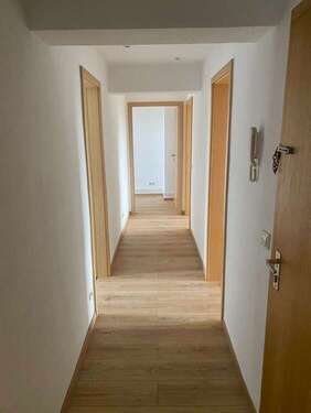 Flur - Etagenwohnung mit 63,00 m² in Zwenkau zum Kaufen