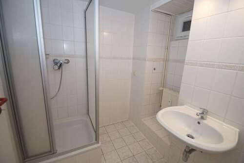 Badezimmer imUntergeschoß - 