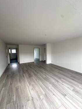 Wohnzimmer neu Ansicht 2 - 4 Zimmer Etagenwohnung in Kabelsketal