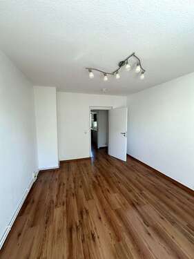 87_1.OG links WZ - 3 Zimmer Etagenwohnung zur Miete in Aschersleben