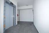 Flur im Treppenhaus - Mit Aufzug - 