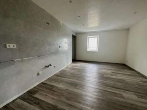 Küche - 8 Zimmer Zweifamilienhaus zum Kaufen in Schönwölkau