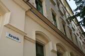 Straßenansicht - 4 Zimmer Dachgeschoßwohnung zur Miete in Chemnitz
