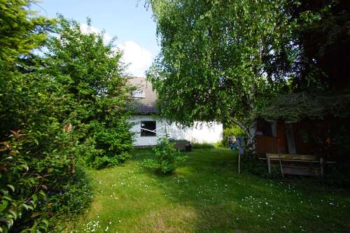 Blick vom Garten zum Haus - 