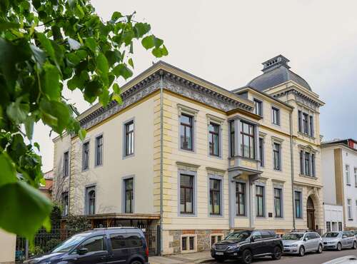 Villaansicht Straße - 7 Zimmer 5.5 oder mehr in Leipzig