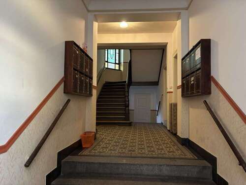 Eingang - Eigennutzer & Kapitalanleger aufgepasst: 4,5 Rendite-Wohnung auf Wunsch auch kurzfristig bezugsfrei