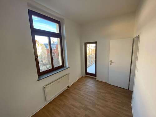 Werdauer_Zimmer mit Balkon - 5 Zimmer Anlageobjekt in Zwickau
