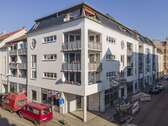 Hausansicht - Ideal für Eigennutzer – frei ab August 2025 - 2-Zimmer mit Loggia in Leipzig-West