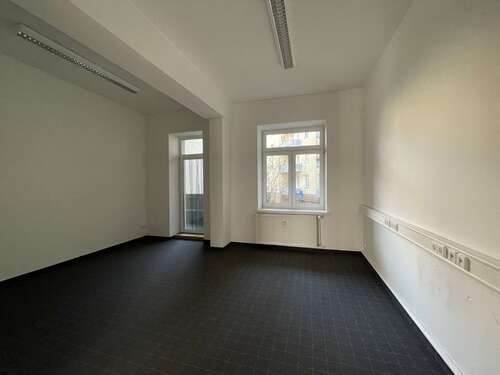 Büro mit Balkonzugang - 