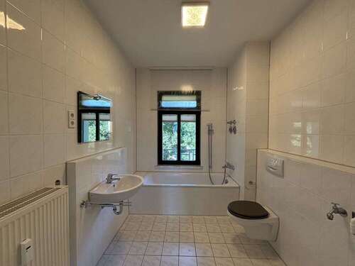 Bad mit Wanne - 