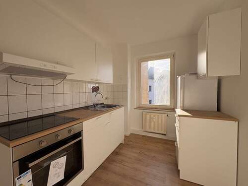 neue Einbauküche - Etagenwohnung mit 65,94 m&sup2; in Leipzig zur Miete