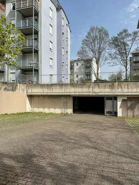 Tiefgaragenzufahrt - 