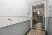 Hauseingang Flur - 3- Zimmerwohnung mit 57,89 m² in Erfurt zum Kaufen