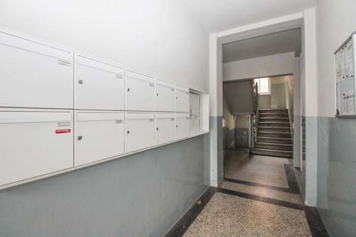 Hauseingang Flur - 3- Zimmerwohnung mit 57,89 m² in Erfurt zum Kaufen
