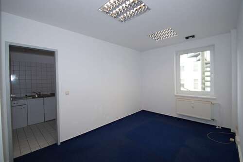 kleiner Raum - Büro mit 662,00 m² in Magdeburg zur Miete