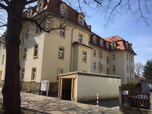 Hausansicht - Dachgeschoßwohnung mit 35,00 m² in Dresden zum Kaufen