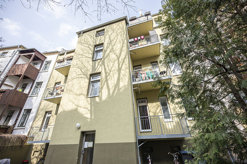 hofseitige Hausansicht - 2 Zimmer Etagenwohnung in Leipzig