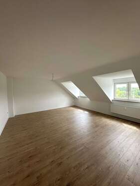 Wohnzimmer - 3 Zimmer Dachgeschoßwohnung in Zwickau