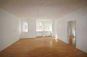Wohnzimmer - Großes Wohnzimmer, erster Stock und zentrale Lage- fehlen nur noch Sie!