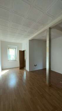 Wohnzimmer Ansicht 2 - 2 Zimmer 2- Zimmerwohnung in Leipzig