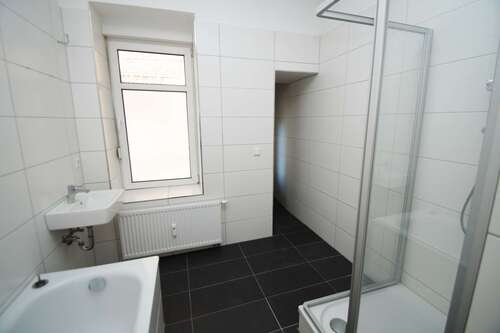 Badezimmer - 4 Zimmer Erdgeschoßwohnung zur Miete in Schkeuditz