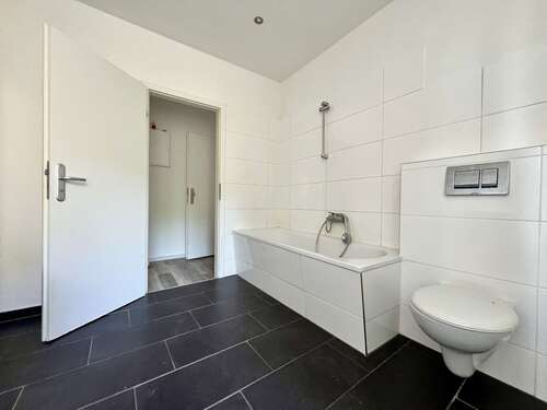 Seitenhaus - Wohnung im OG - 