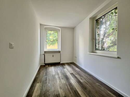 Seitenhaus - Wohnung im OG - 