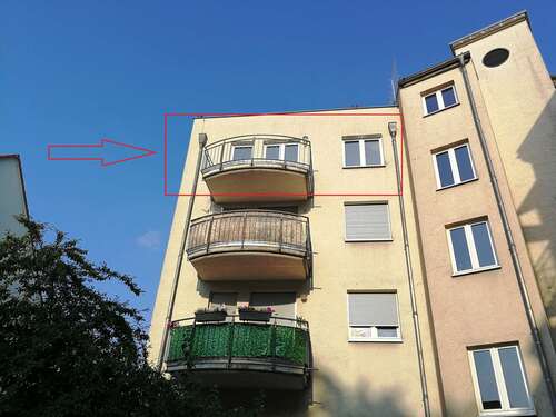 Rückansicht - Moderne 3-Zimmer-Wohnung mit Aufzug, Balkon und kleiner Küche in ruhiger Lage