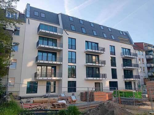 Rückansicht April2025 - Globalverkauf Neubau - Wohnhaus mit 16 Wohneinheiten nach KFW 55- Fertigstellung. Quartal 2026