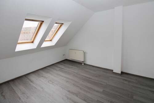 Schlafzimmer DG li SF (Referenz) - ++Wohn- und Geschäftshaus mit Entwicklungspotential in Zwickau++