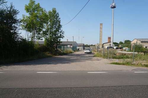 Zufahrt zu den Hallen - 