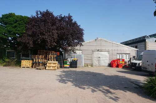 Parkplatz vorn - Halle in Landsberg zum Kaufen