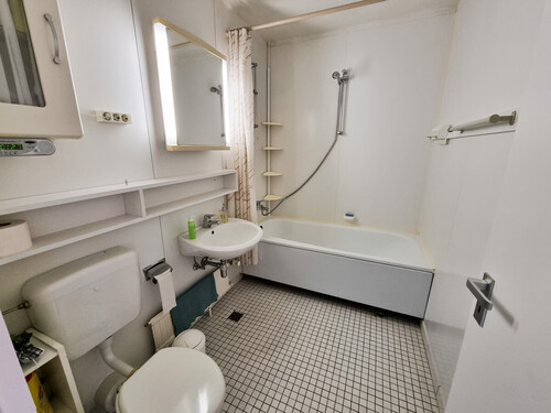 Bad mit Wanne - Etagenwohnung mit 40,00 m&sup2; in Schönberg (Holstein) / Holm zum Kaufen
