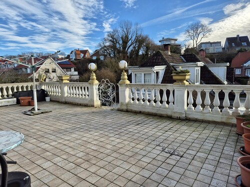 Balkonterrasse zur Sonne - Villa mit 417,00 m&sup2; in Laboe zum Kaufen