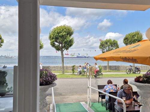 Blick auf die Förde - 9 Zimmer Villa in Laboe